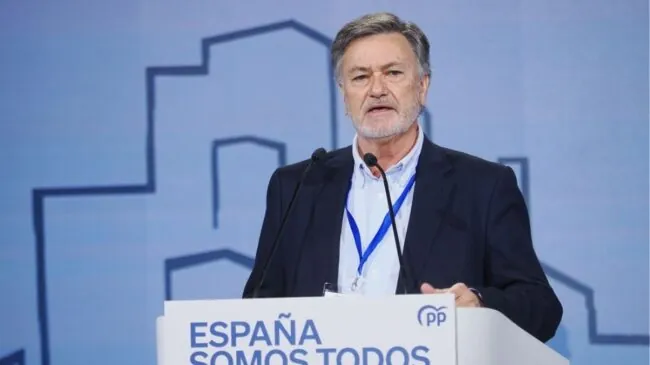 Francisco Vázquez (PP), presidente de las Cortes de Castilla y León con el apoyo de Vox