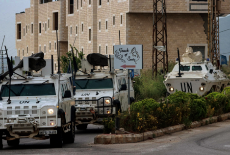 Macron anuncia la muerte de un militar francés de la FINUL tras un ataque en el sur de Líbano