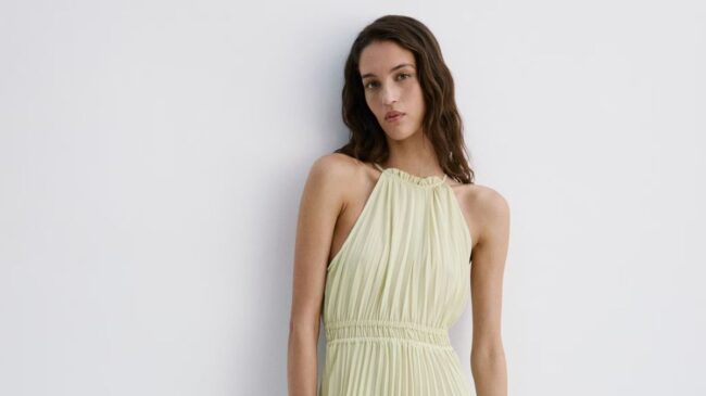 Parecen de alta costura, pero son de Zara y Mango: los vestidos con los colores que arrasan tanto de invitada como para tomar el aperitivo