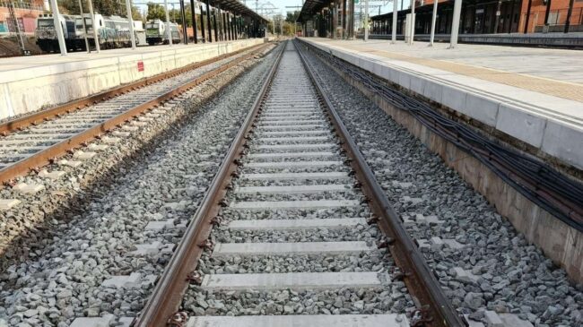 La deuda acosa a Puente: ADIF tiene que pagar 1.121 millones con la red bajo mínimos