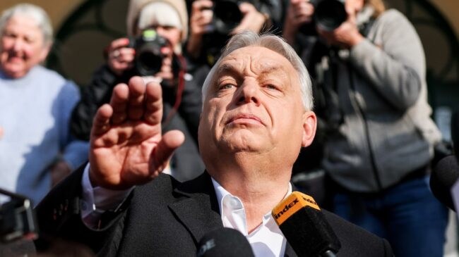 Orbán presenta su dimisión como líder de su partido