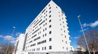 La juez de las viviendas públicas de Alicante cita como investigada a la exedil de Urbanismo