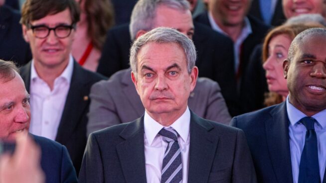 Vox pide retirar el pasaporte a Zapatero por sus «contactos de alto nivel y riesgo de fuga»