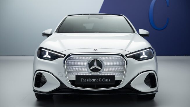 El Mercedes Clase C eléctrico recorre casi 800 km con estrellas en todos sus rincones