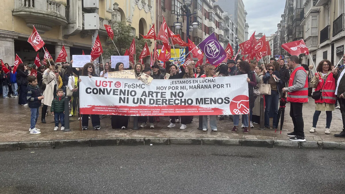 El textil topa con la división sindical en su intento de superar cinco años de conflicto laboral