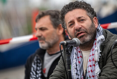 El cónsul de España en Tel Aviv visita al español de la flotilla detenido y exige su liberación