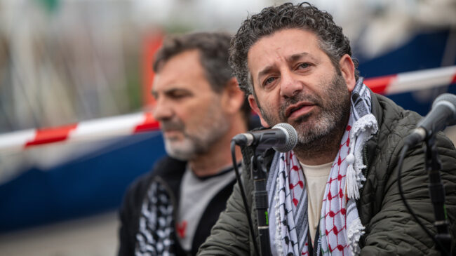 El cónsul de España en Tel Aviv visita al español de la flotilla detenido y exige su liberación