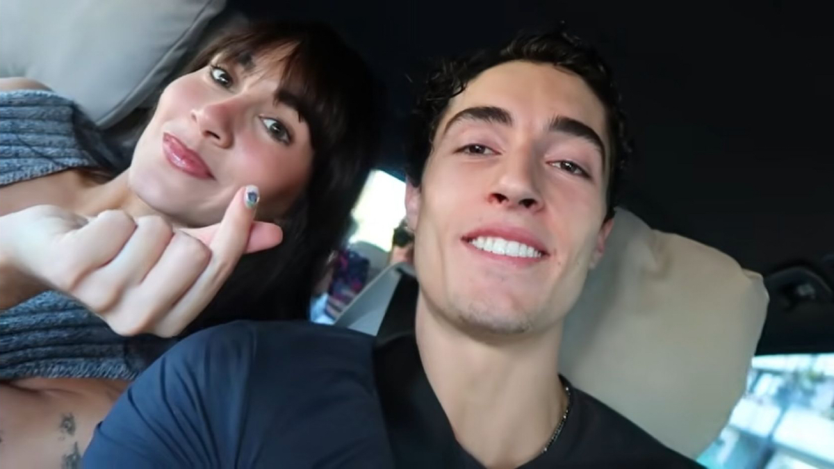 Así es un día con Aitana y Plex por Valencia: de los antidepresivos a lo que no pueden faltar en su camerino