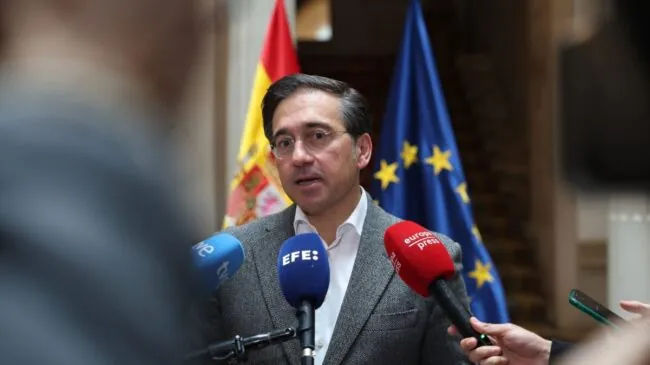 Albares confirma que Saif Abukeshek «se encuentra bien» y hoy se reunirá con su familia