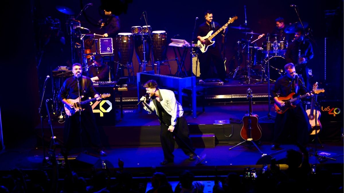 La voz de Pablo Alborán hipnotiza en el Teatro Eslava al ritmo de su ‘Km0’ y sus clásicos