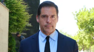 Alfonso de Borbón, sorprendido por las denuncias contra su madre, Carmen Martínez-Bordiú: varios empleados le reclaman dinero