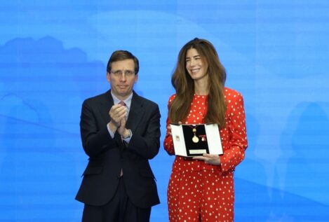 Almeida reivindica el periodismo libre y sin tutelas de Paula Quinteros