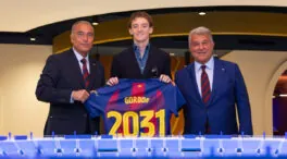 El Barça anuncia al inglés Anthony Gordon como primer fichaje de la próxima temporada