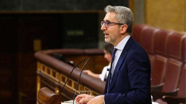 Arcadi España brinda su «apoyo y confianza» a Zapatero , quien sigue siendo «referente»