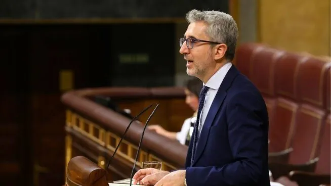 Arcadi España brinda su «apoyo y confianza» a Zapatero , quien sigue siendo «referente»
