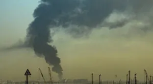 Emiratos Árabes intercepta tres misiles de Irán pese al alto el fuego en vigor