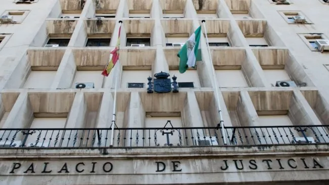 Seis meses de prisión a un vigilante que llamó «moro terrorista» a una enfermera palestina