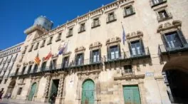 La juez de las viviendas públicas de Alicante envía a la Policía al Ayuntamiento a por datos