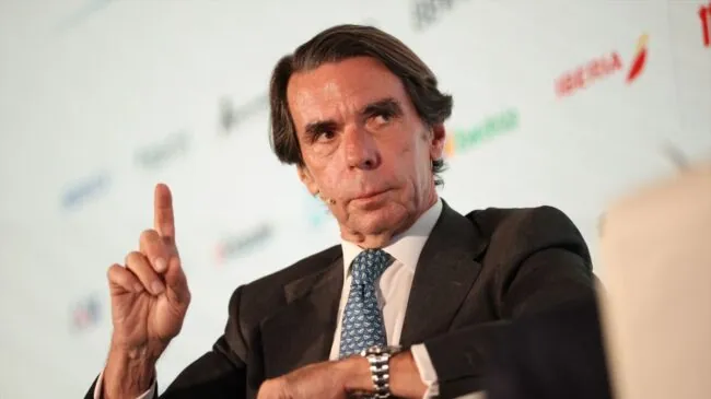 Aznar exige elecciones para terminar con el «ambiente insoportable de corrupción»