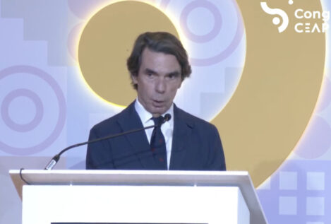 Aznar llama a defender la democracia liberal ante «el riesgo de los populismos» en el mundo