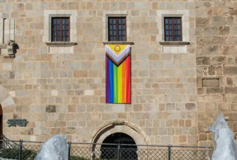 Vox, sobre la bandera LGTBI en la Junta de Extremadura: «Lo sabíamos con antelación»