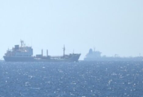 El buque español 'Rayo' vigila a tres barcos de la Marina rusa en el Mediterráneo