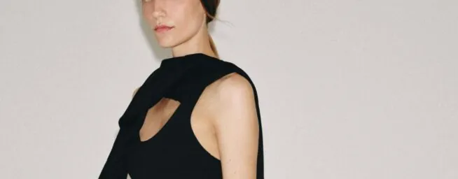 Ni monos ni mocasines: Zara y Mango traen la nueva prenda versátil de esta temporada que podrás llevar desde a una cena como a la oficina