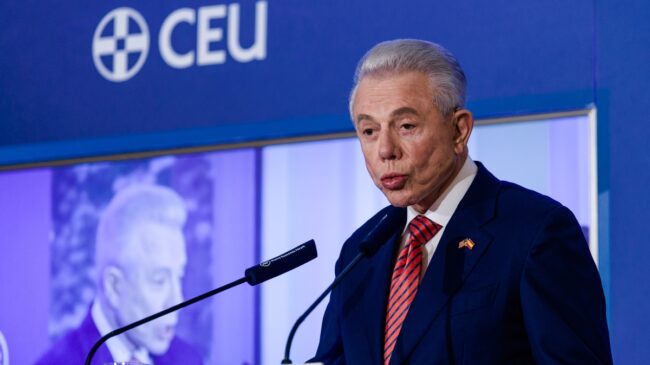 El embajador de EEUU evita especular con una petición de extradición contra Zapatero