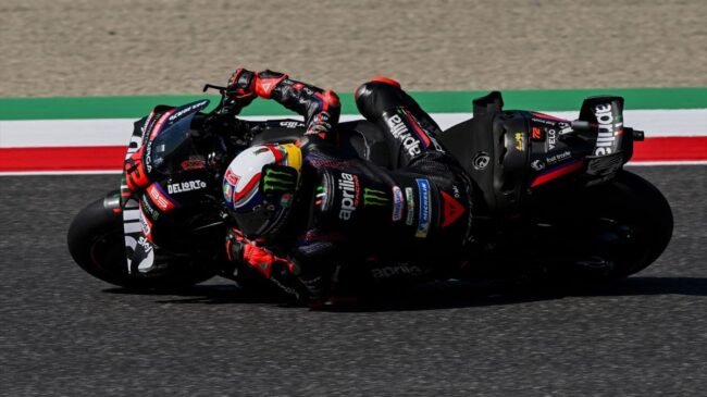 Marco Bezzecchi se impone en casa a Jorge Martín y afianza su liderato de MotoGP