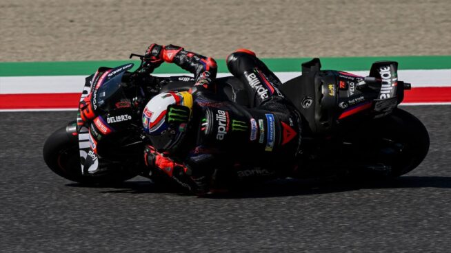 Marco Bezzecchi se impone en casa a Jorge Martín y afianza su liderato de MotoGP