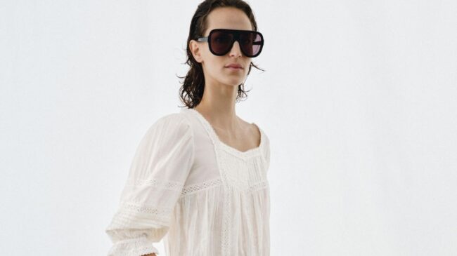 Llegan a Zara, Mango y Primark las seis blusas ideales para combinar con vaqueros blancos y crear los looks versátiles y más tendencia