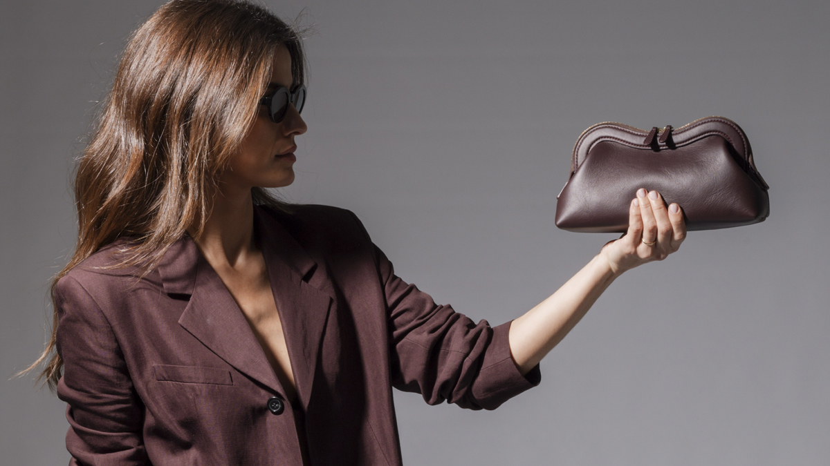 Adiós a lo mini: los bolsos más deseados de Mango y Zara rescatan el espíritu de los 90 y son la nueva obsesión de las expertas en moda