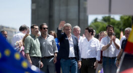 Juanma Moreno recurre a Sémper para apuntalar su perfil moderado en Andalucía