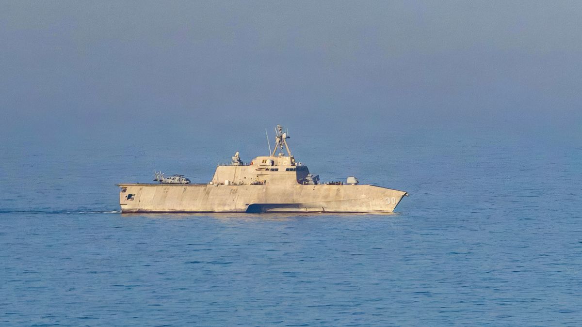 Irán asegura haber impedido el paso de un buque de EEUU en el estrecho de Ormuz