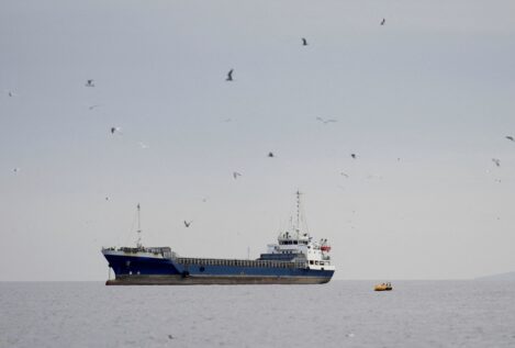 EEUU amenaza a Omán si ayuda a Irán para establecer peajes en el estrecho de Ormuz