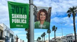 El Ayuntamiento de Sevilla retira carteles electorales de todos los partidos por seguridad