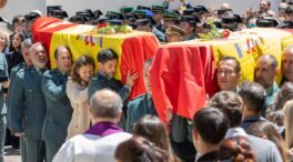 Huelva despide a los guardias civiles en un funeral sin ministros y con gritos a Montero