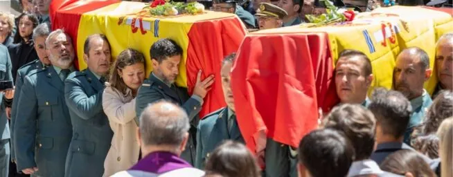 Huelva despide a los guardias civiles en un funeral sin ministros y con gritos a Montero