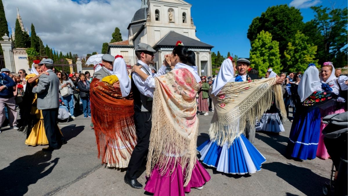 Rosquillas, chulapas y chotis: la historia tras las tradiciones más castizas de San Isidro