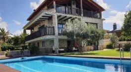 El negocio de alquilar tu piscina: hasta 6.000 euros por verano en Madrid y Barcelona