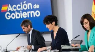 El Gobierno establece que sea Andalucía la que más menores no acompañados reciba