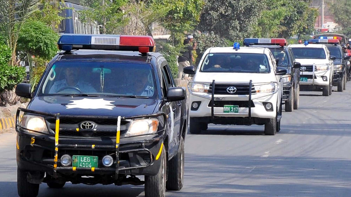 Ascienden a 15 los policías muertos por un ataque suicida en el noroeste de Pakistán