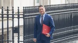 El exministro Wes Streeting se postula para suceder a Starmer al frente de los laboristas