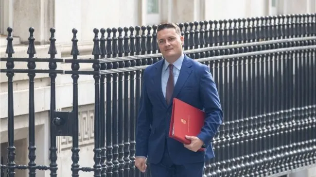 El exministro Wes Streeting se postula para suceder a Starmer al frente de los laboristas