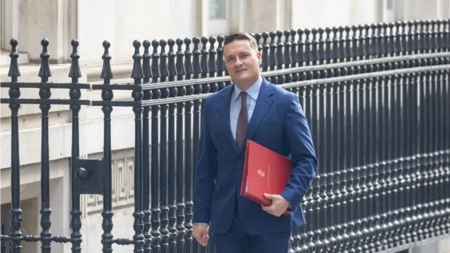 El exministro Wes Streeting se postula para suceder a Starmer al frente de los laboristas