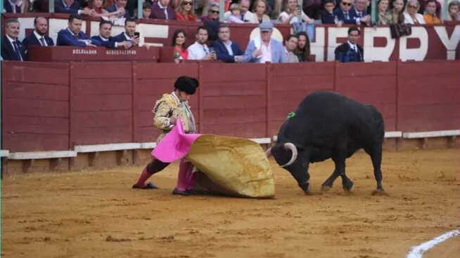 Morante vuelve a lo grande en Jerez y firma una inverosímil faena en homenaje a Rafael de Paula