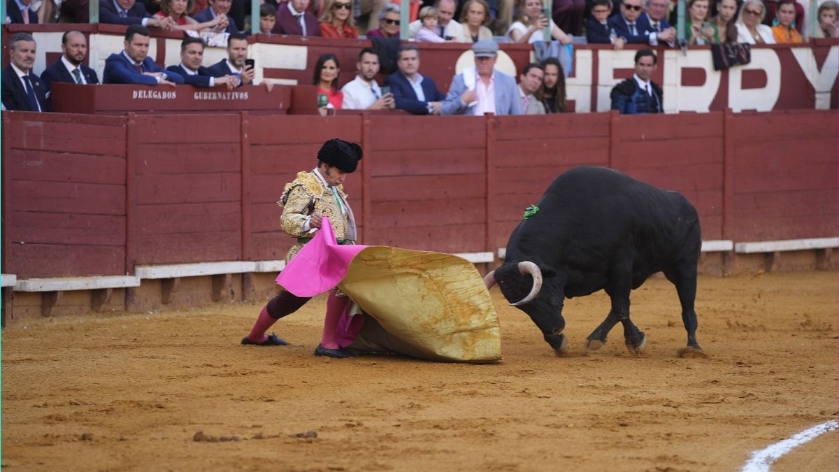 Morante vuelve a lo grande en Jerez y firma una inverosímil faena en homenaje a Rafael de Paula