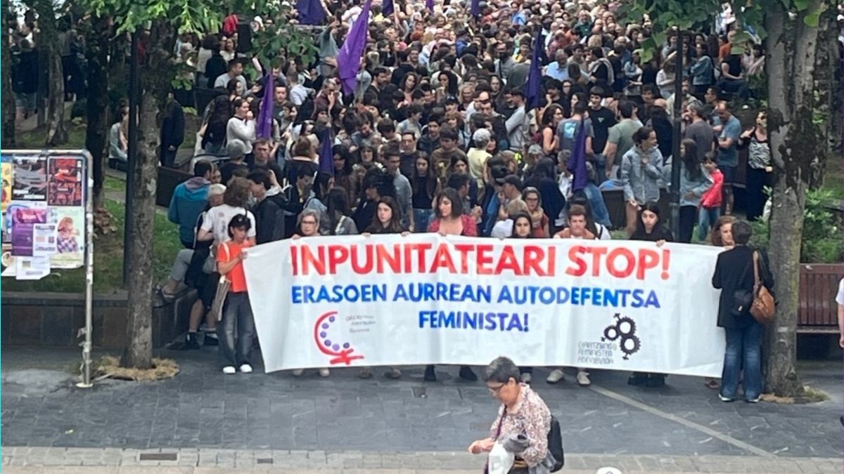 Los abertzales triunfan en la convocatoria de protestas contra un profesor por «agresiones»