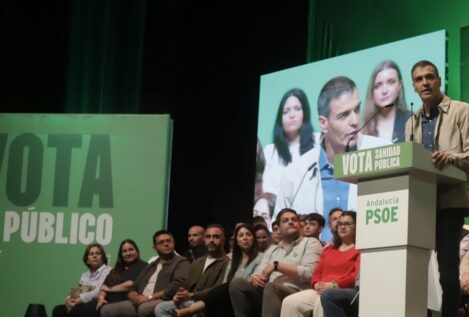 Sánchez guarda un minuto de silencio por los guardias civiles un día después del funeral