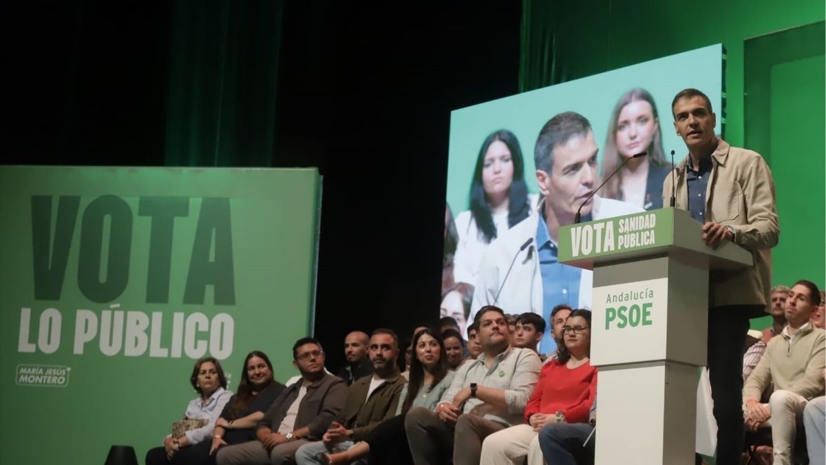 Sánchez guarda un minuto de silencio por los guardias civiles un día después del funeral
